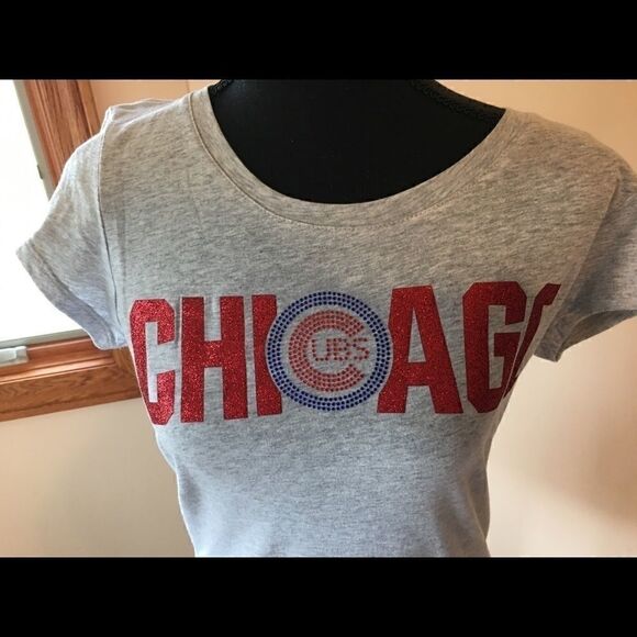 Chicago Cubs sparkly scoop neck tee. Size Medium - Picture 7 of 8